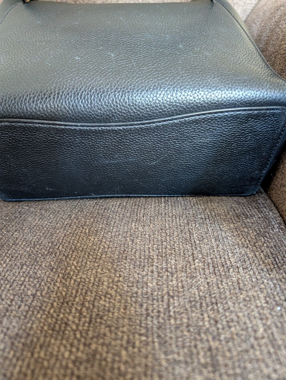 Tory Burch Black Pebbled Leather Shoulder Bag with Logo Accent - Picture 4 of 4
